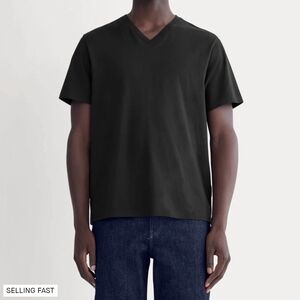 NWT Everlane Organic The Essential V-Neck Tee
